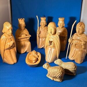 Beautifully hand carved wood nativity set 10-piece EXCELLENT CONDITION